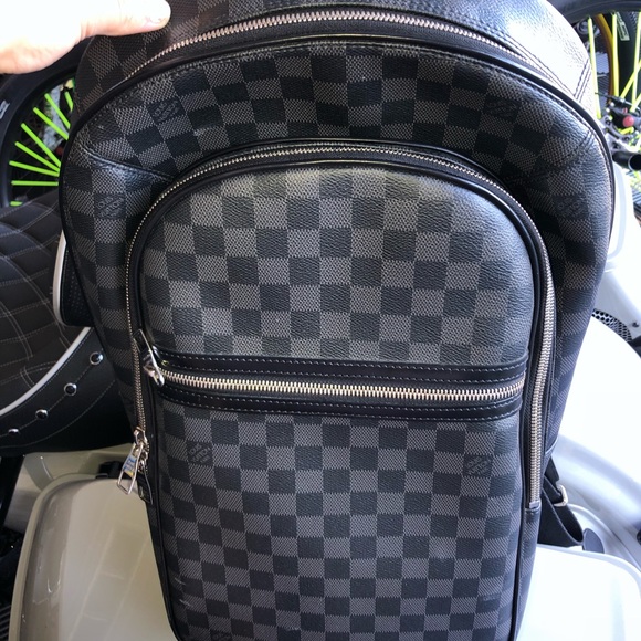 Louis Vuitton - Picture 3 of 14